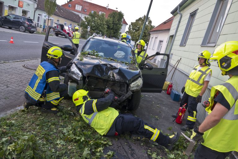 20250822_Verkehrsunfall in Pfaffstätten Badener Strasse Bezirk