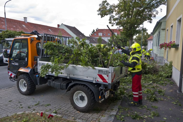 20250822_Verkehrsunfall in Pfaffstätten Badener Strasse Bezirk