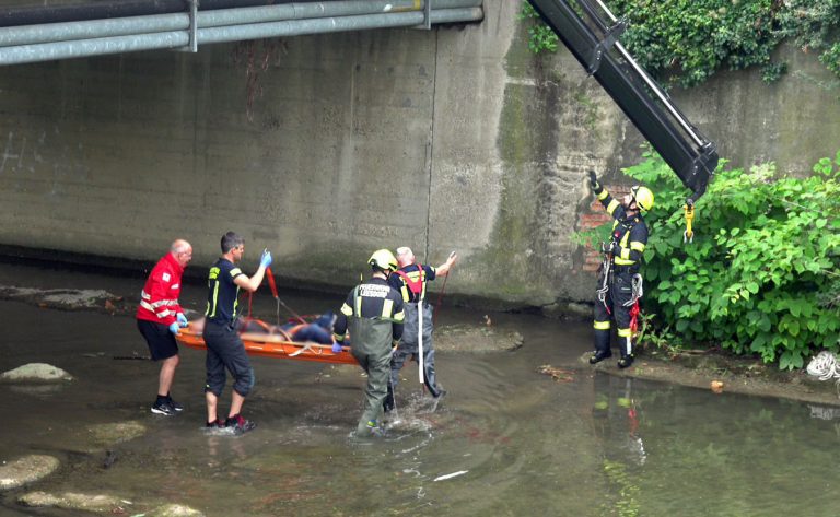20250829_Personenrettung aus Schwechat Flussbett in Baden Ortste