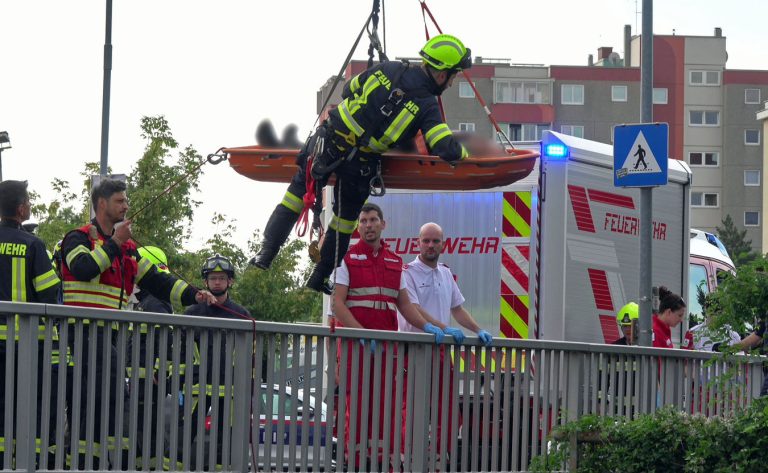 20250829_Personenrettung aus Schwechat Flussbett in Baden Ortste