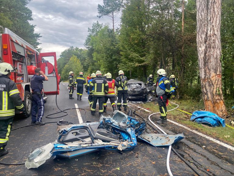 20250831 Verkehrsunfall auf der B212 zwischen Grossau und Berndo