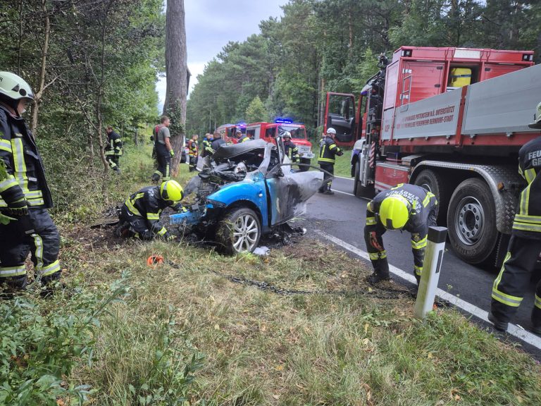 20250831 Verkehrsunfall auf der B212 zwischen Grossau und Berndo