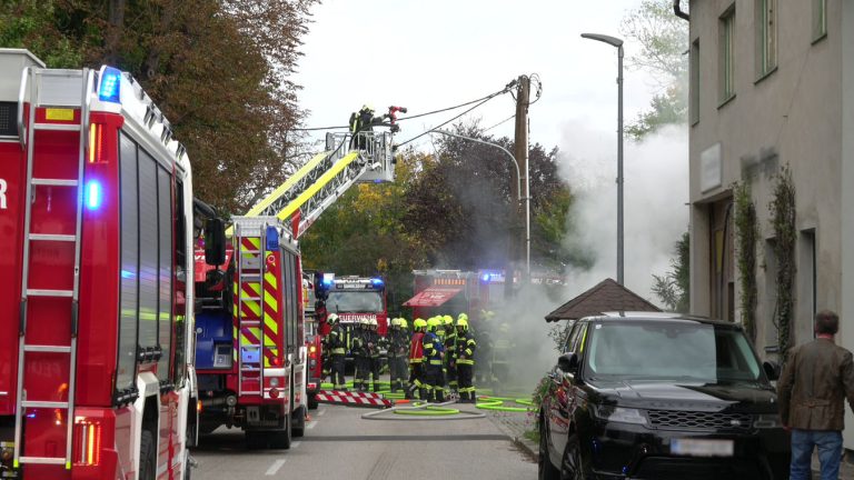 20251012_B3 Wohnhausbrand in Schönau a.d.Triesting Bezirk BADEN