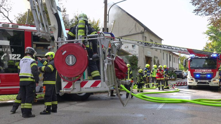 20251012_B3 Wohnhausbrand in Schönau a.d.Triesting Bezirk BADEN