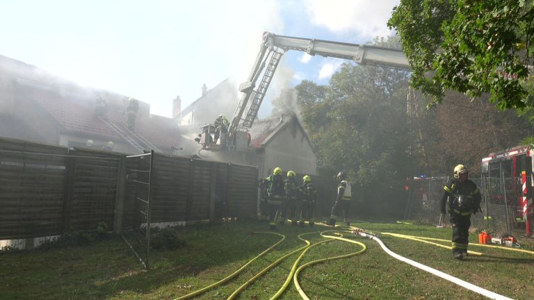 20251012_B3 Wohnhausbrand in Schönau a.d.Triesting Bezirk BADEN