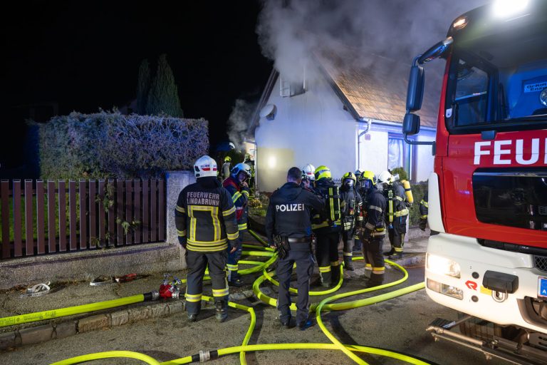 20251120_Wohnhausbrand in Enzesfeld-Lindabrunn Bezirk BADEN NÖ
