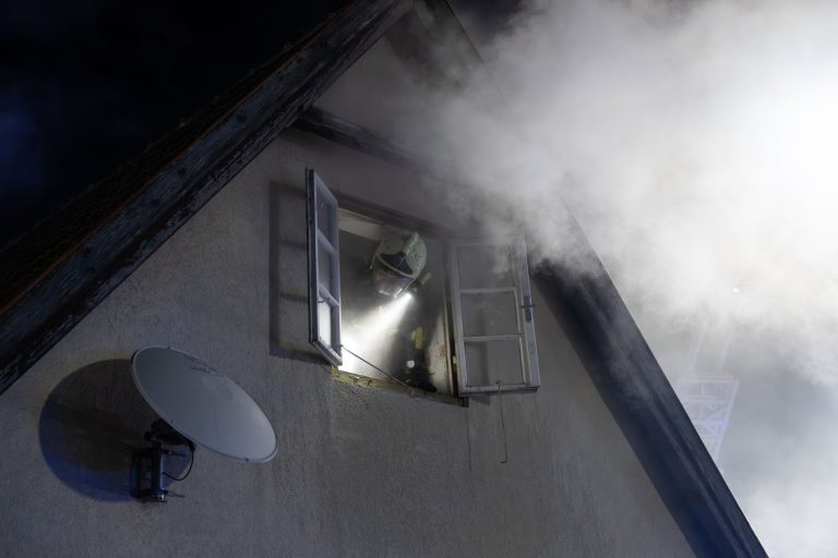 20251120_Wohnhausbrand in Enzesfeld-Lindabrunn Bezirk BADEN NÖ