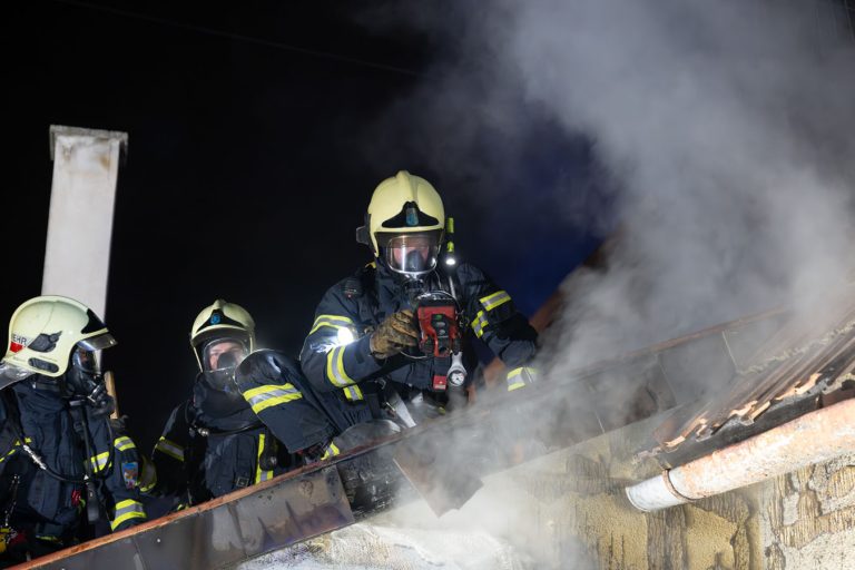 20251120_Wohnhausbrand in Enzesfeld-Lindabrunn Bezirk BADEN NÖ