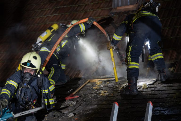 20251120_Wohnhausbrand in Enzesfeld-Lindabrunn Bezirk BADEN NÖ