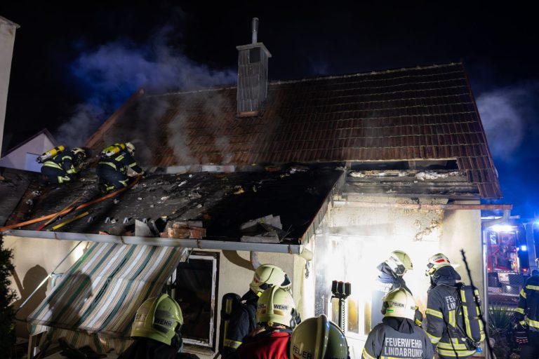 20251120_Wohnhausbrand in Enzesfeld-Lindabrunn Bezirk BADEN NÖ
