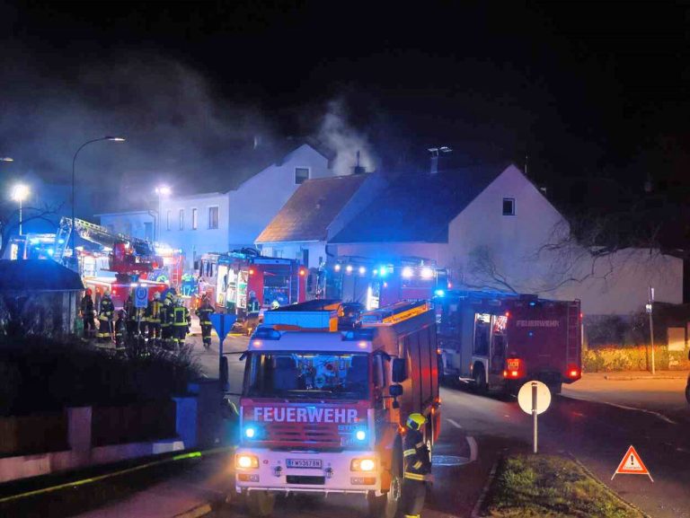 20251120_Wohnhausbrand in Enzesfeld-Lindabrunn Bezirk BADEN NÖ