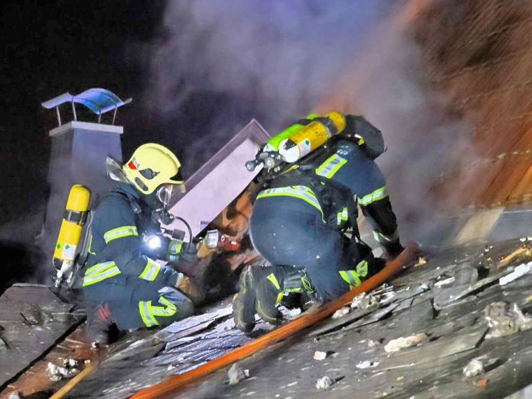 20251120_Wohnhausbrand in Enzesfeld-Lindabrunn Bezirk BADEN NÖ