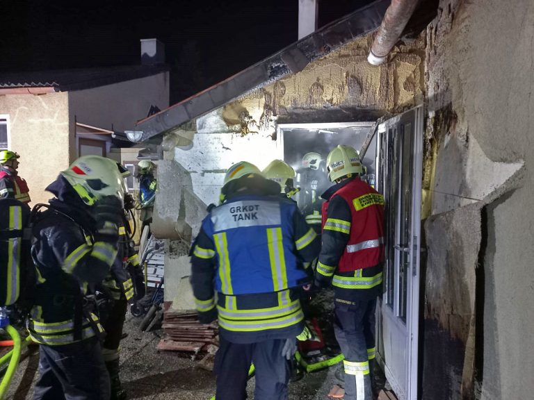 20251120_Wohnhausbrand in Enzesfeld-Lindabrunn Bezirk BADEN NÖ