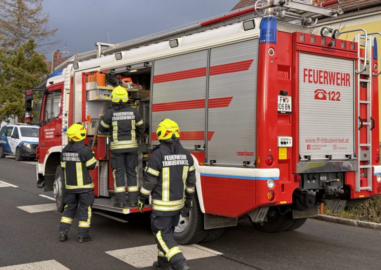 20251203_Verkehrsunfall WLB Bahnübergang Tribuswinkel Bahngasse