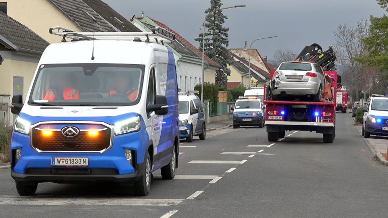 20251203_Verkehrsunfall WLB Bahnübergang Tribuswinkel Bahngasse