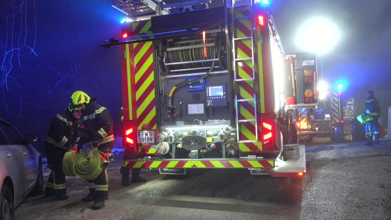 20260128_Brand in einer Wohnung in Baden Ortsteil Weikersdorf N