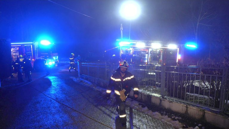 20260128_Brand in einer Wohnung in Baden Ortsteil Weikersdorf N