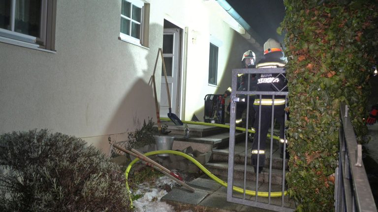 20260128_Brand in einer Wohnung in Baden Ortsteil Weikersdorf N