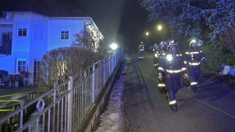 20260128_Brand in einer Wohnung in Baden Ortsteil Weikersdorf N