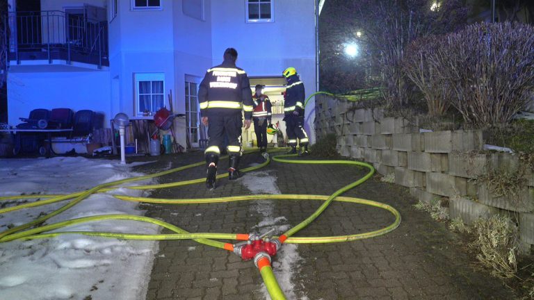 20260128_Brand in einer Wohnung in Baden Ortsteil Weikersdorf N