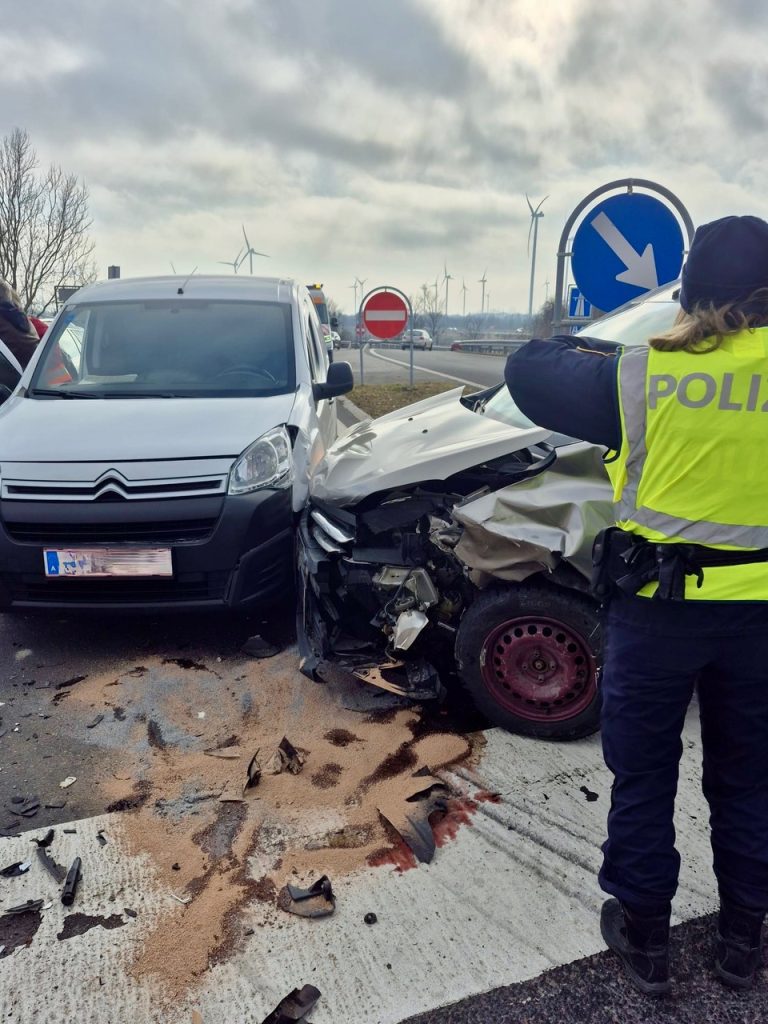 82476524-b269-496a-9a23-345e3f17578b