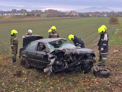 20161110 Verkehrsunfall LB17 Schönau a.d.Triesting  Foto: Johan