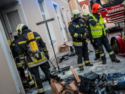 20161207 Brand in einem Gewerbentrieb im Kammgarnzentrum Bad Vö
