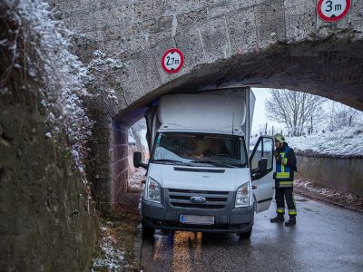 20161219 Klein Lkw Bergung Einöde Pfaffstätten  Foto: Stefan S