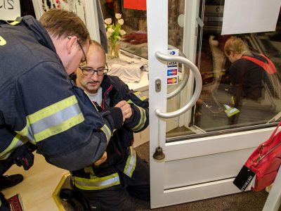 20161226 Sicherungsarbeiten nach Einbruch in eine Badener Boutiq