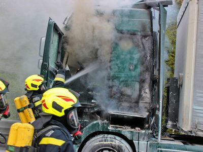 20170503 Lkw Brand A21 kurz vor Hochstraß NÖ Bezirk Baden