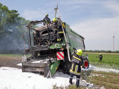 20170707 Brand eines Mähdrescher zwischen Pottendorf u. Tattend