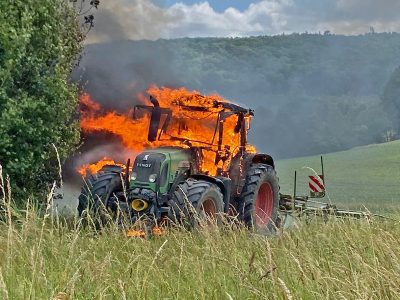 20230623 Traktorbrand in Nöstach/Hafnerberg NÖ Bezirk BADEN