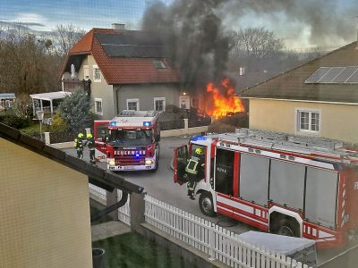 20241216 Fahrzeugbrand in Blumau-Neurisshof Bezirk BADEN NÖ