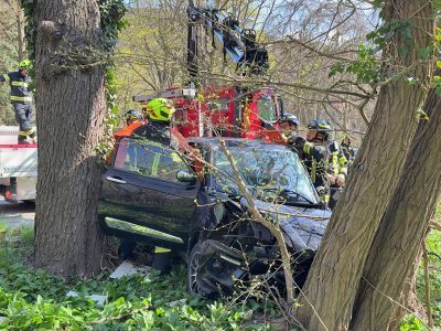 20260403_Verkehrsunfall B210 in Baden - Leichtkraftfahrzeug pral