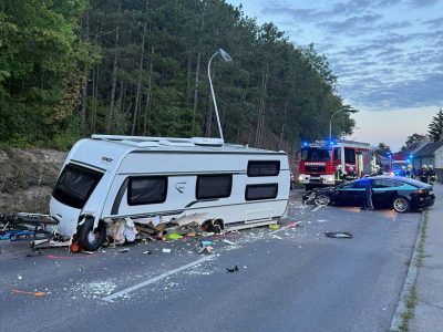 20260829_Verkehrsunfall auf der B18 bei Hirtenberg Bezirk BADEN