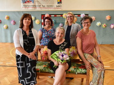 Im Bild 5065: Schulleiterin Michaela Kaltenegger, Schuldirektorin Andrea Kohlhauser, Bürgermeisterin Natascha Matousek, Irene Zotter und die Trumauer Vizebürgermeisterin Sabina Stock.
