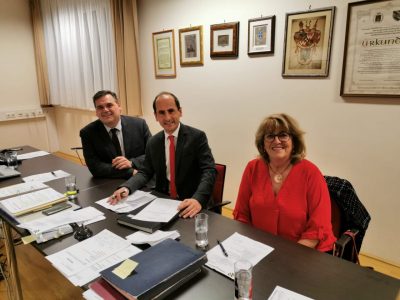 Bürgermeister Thomas Jechne (Mitte) mit Vize Martin Ribnicsek und GGR Gisela Sollak