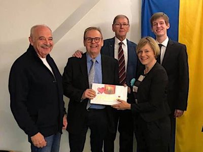 Neues Team im Reisenberger Gemeinderat (v.l.n.r.) nach der Angelobung mit Bürgermeister Josef Sam und dem scheidenden ÖVP-Gemeinderat Walter Serro: Prüfungsausschussobmann Fritz Hiersche, ÖVP-Gemeindeparteiobmann Walter Serro, Bürgermeister Josef Sam, Jugendgemeinderat Tobias Sauer und ÖVP-Klubsprecherin Sandra Bärnthaler.