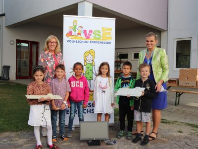 Bild_Volksschule Ebreichsdorf erhielt eine Spende von Zehn Computer