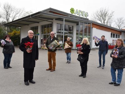 Vizebürgermeisterin Claudia Mozelt, Ferdinand Gaitzenauer als Obmann des Nahversorger-Vereins, GR Wolfgang Gosch, Ardita Ramadani, Erika Magagnotti, Bürgermeister René Klimes und GR Brigitte Steinocher. 