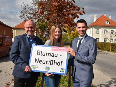 Bürgermeister René Klimes mit GR Tanja Hametner und LAbg. Josef Balber. 