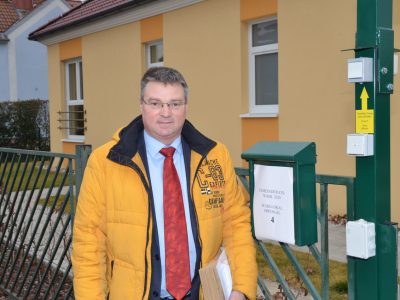 Ebreichsdorf: Kocevar vor dem Wahllokal in der Piestingau