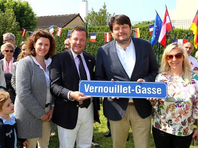Offizielle Präsentation der neuen Trumauer „Vernouillet-Gasse“: Erste stellvertretende Bürgermeisterin Henriette Larribau-Gaufres (Vernouillet), Europagemeinderat Markus Artmann Trumau), Bürgermeister Pascal Collado (Vernouillet) und Gemeinderätin Mag. Andrea Michi Baier (Trumau) (von links nach rechts)