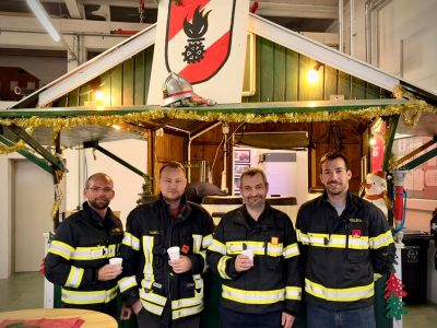 Gruppenfoto Punschstand FF