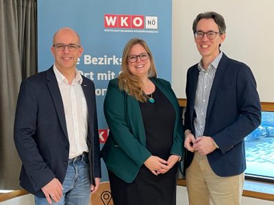 WKNÖ Rechtsexpertin Renée Hofbauer zu Gast bei WKNÖ Bezirksstellenleiter Peter Bosezky (links) und Leiter Andreas Marquardt