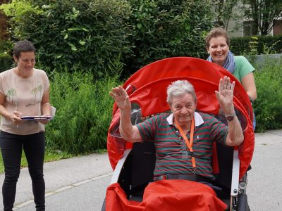  Organisatorin Elisabeth Füssl, Bewohner Herr Schraufstädter, Pilotin Eva Füssl-Föger